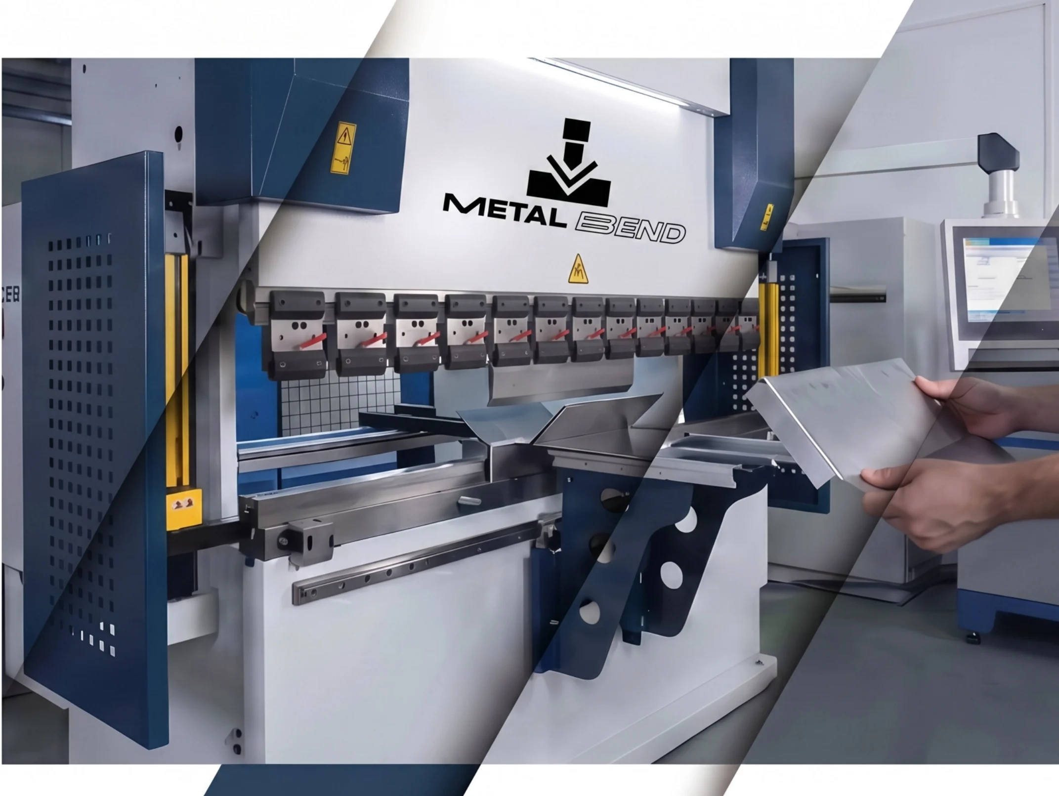 Dobradeira Metal Bend em operação
